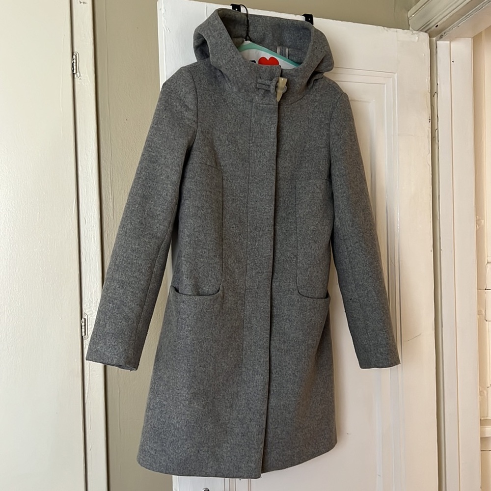 Like new Babaton wool/cashmere blend coat from Aritzia. Worn less than 5 times.